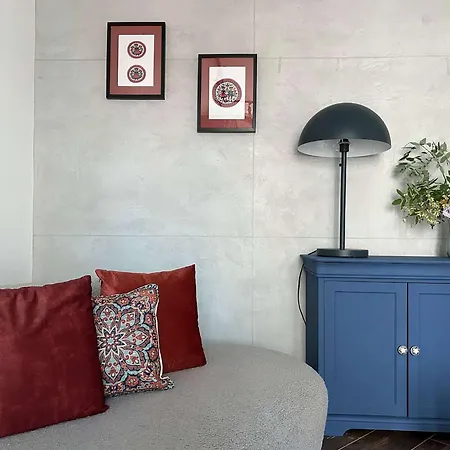 Ollio Balkan Escape *